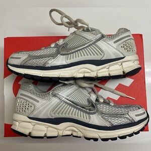 Nike Women's Zoom Vomero 5 Photon Dust and Metallic Silver Women’s Size 6